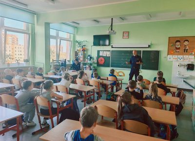 SPOTKANIE KLAS PIERWSZYCH ZE STRAŻNIKIEM MIEJSKIM